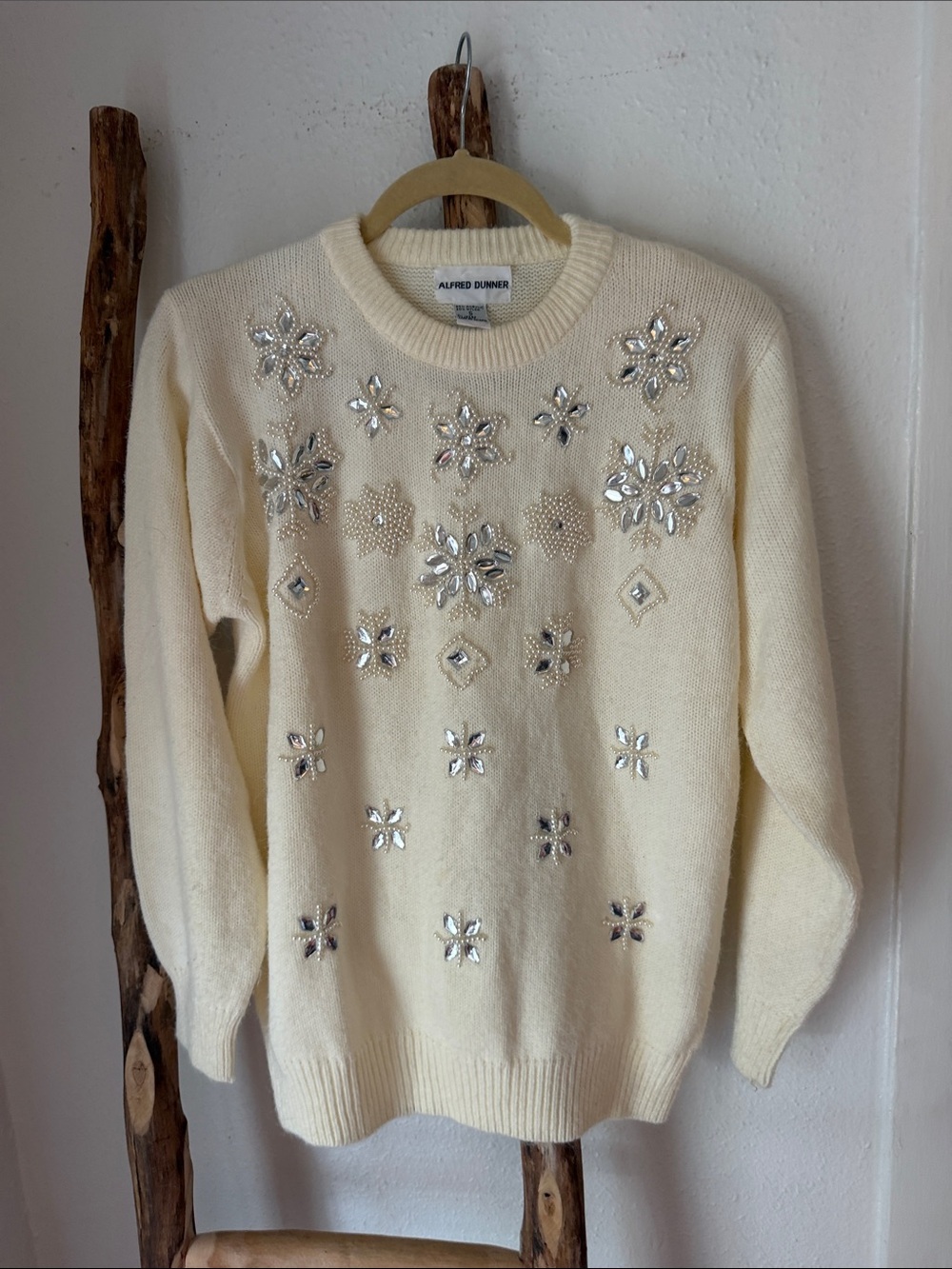 Alfred Dunner Vintage Ivory Crewneck Sweater Sequin & Bead Snowflake Detail S